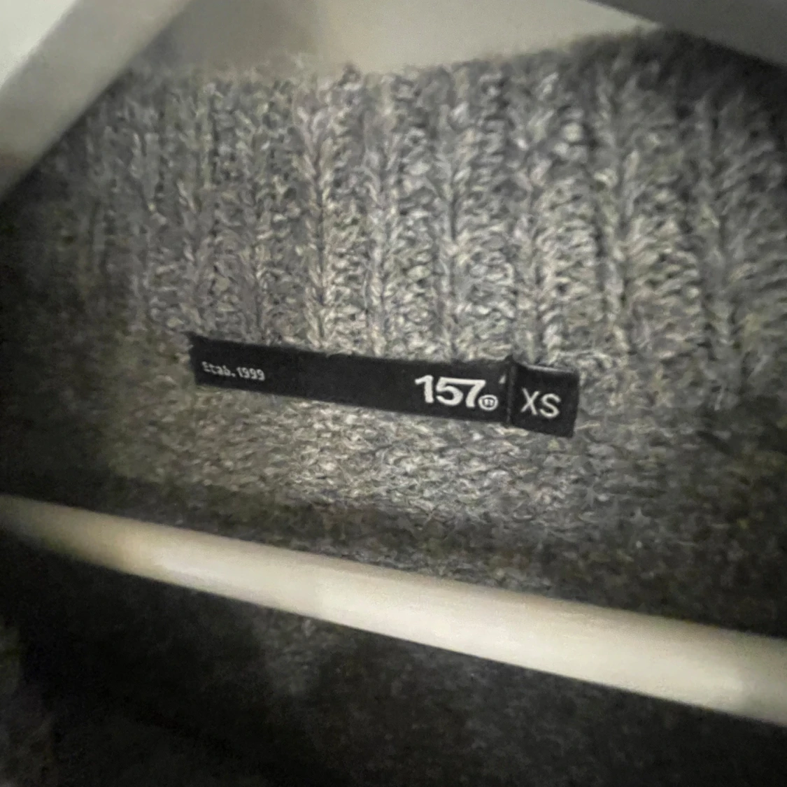 Grå stickad tröja från 157 - 1