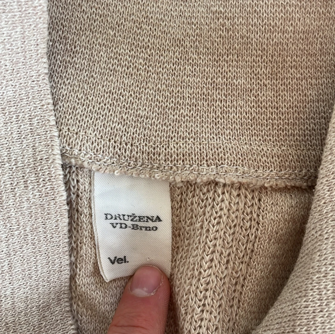 Beige pikétröja från Družena - 3