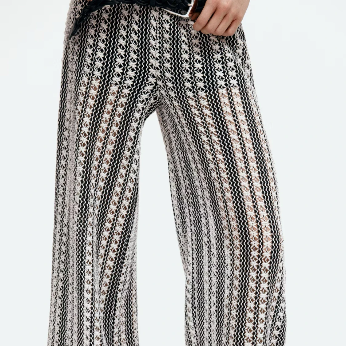 Mönstrade byxor i svart och vitt - 1