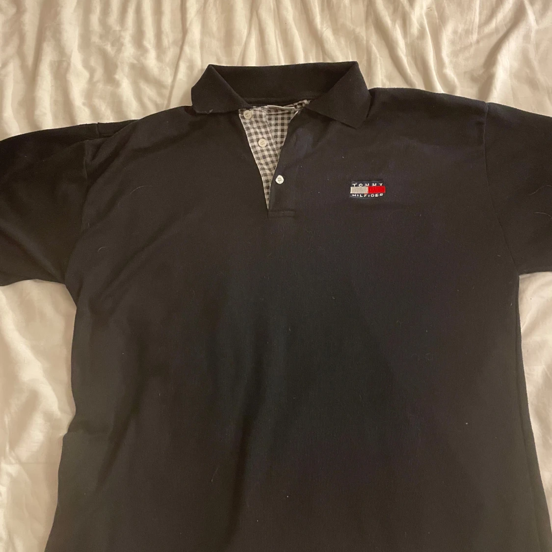 Svart pikétröja från Tommy Hilfiger - 1