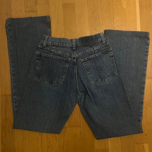 Blå jeansbyxor  - Snygga blå jeansbyxor