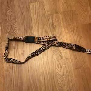 Capeesh bälte  - Säljer ett väldigt sällsynt capeesh suply bälte. Det har aldrig använts och är i topp skick.