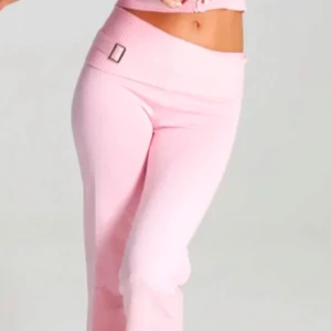 Beige mjukisbyxor med ribbad midja - Snygga beige mjukisbyxor 