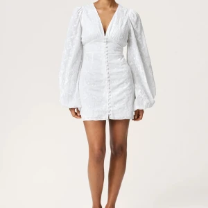 Adoore Florence Dress - Endast använd en gång! En knapp längst ner som är borta