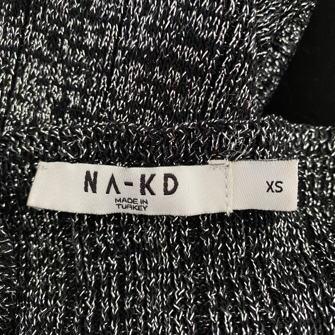 Glittrig långklänning från NA-KD - 2