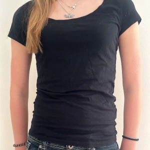 Svart t-shirt - Helt basic svart T-shirt☺️ 