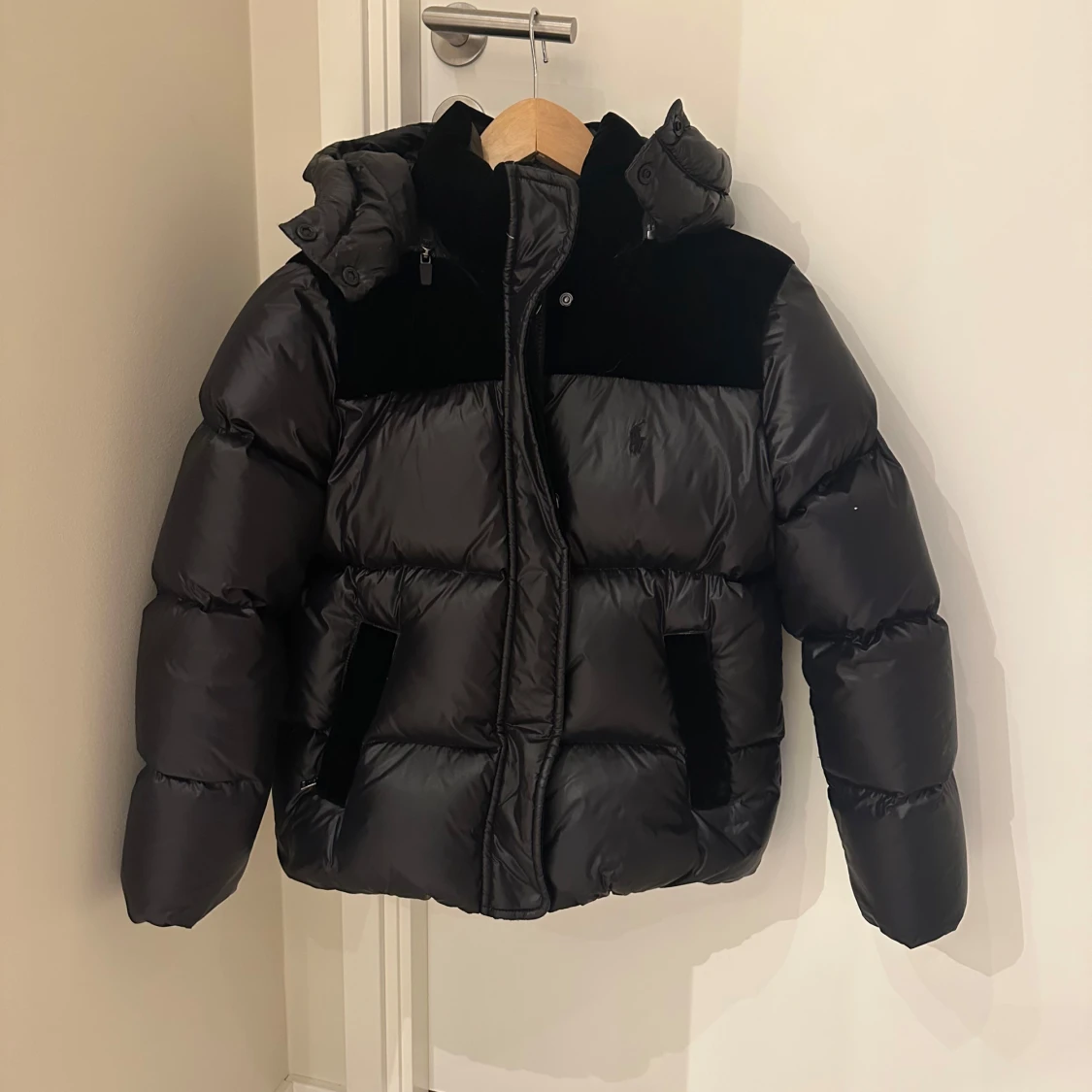 Svart dunjacka från Ralph Lauren