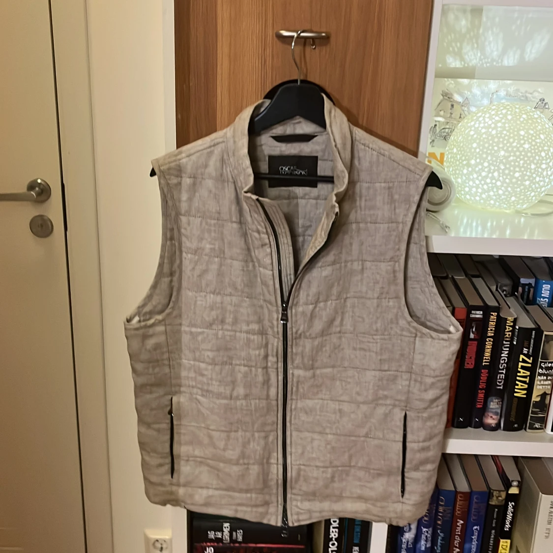 Beige väst från Oscar Jacobson