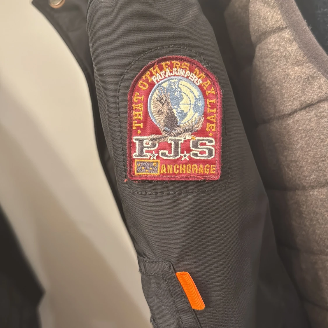 Svart Parajumpers dunjacka med äkta räv päls - 1