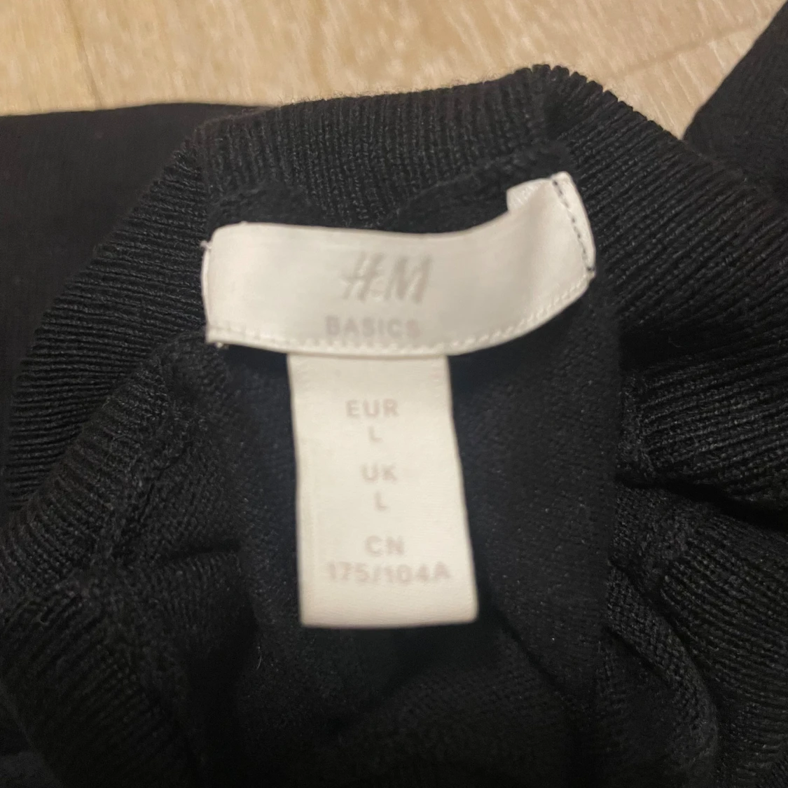 Svart polotröja från H&M Basics - 1