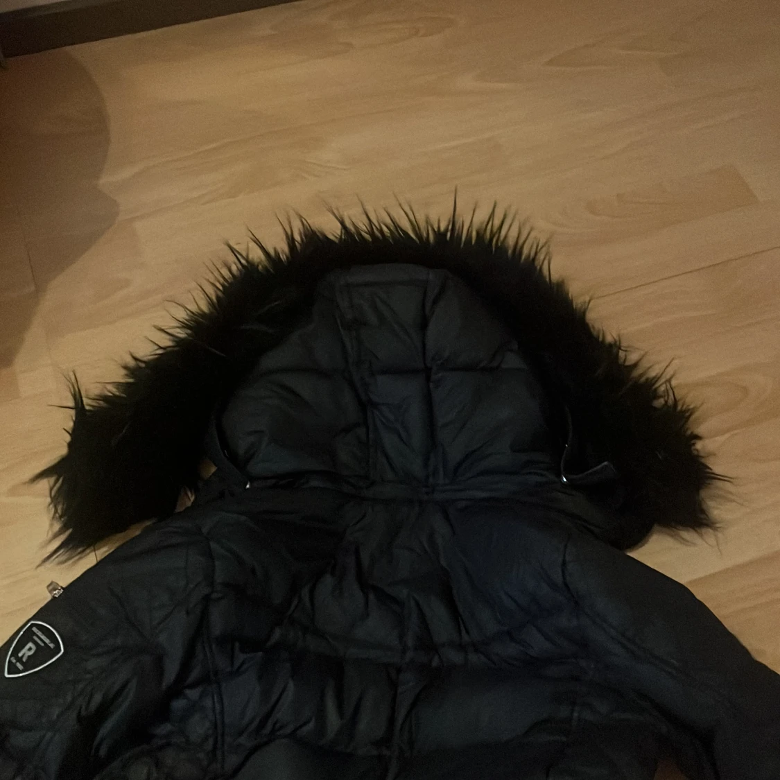 Svart pufferjacka Rockandblue med huva - 4