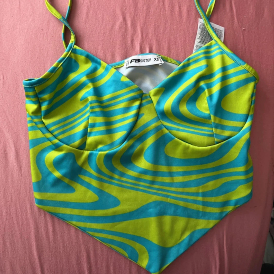 Två trendiga sommartoppar XS - 1