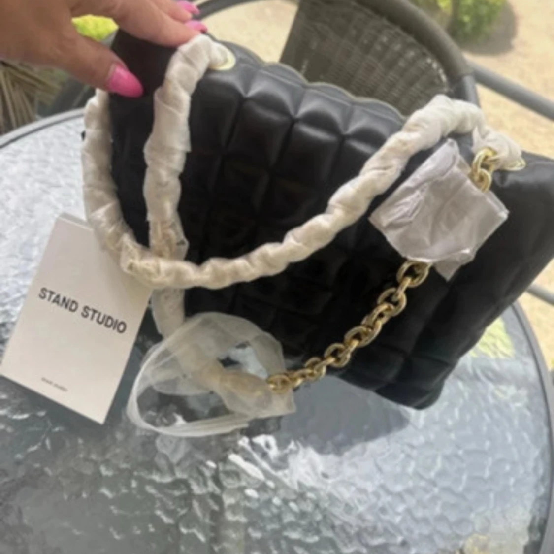 Svart quiltad axelväska Stand Studio