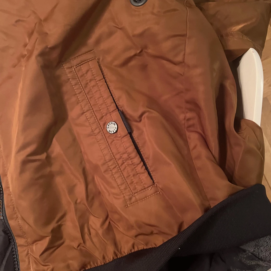 Brun bomberjacka från Calvin Klein - 4