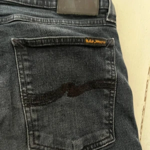 Nudie jeans - Svarta. Bra skick. Skriv om du undrae ngt.