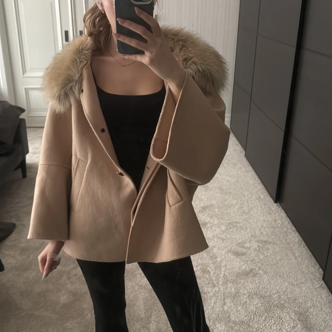 Beige poncho med fuskpäls från Zara Woman - 1