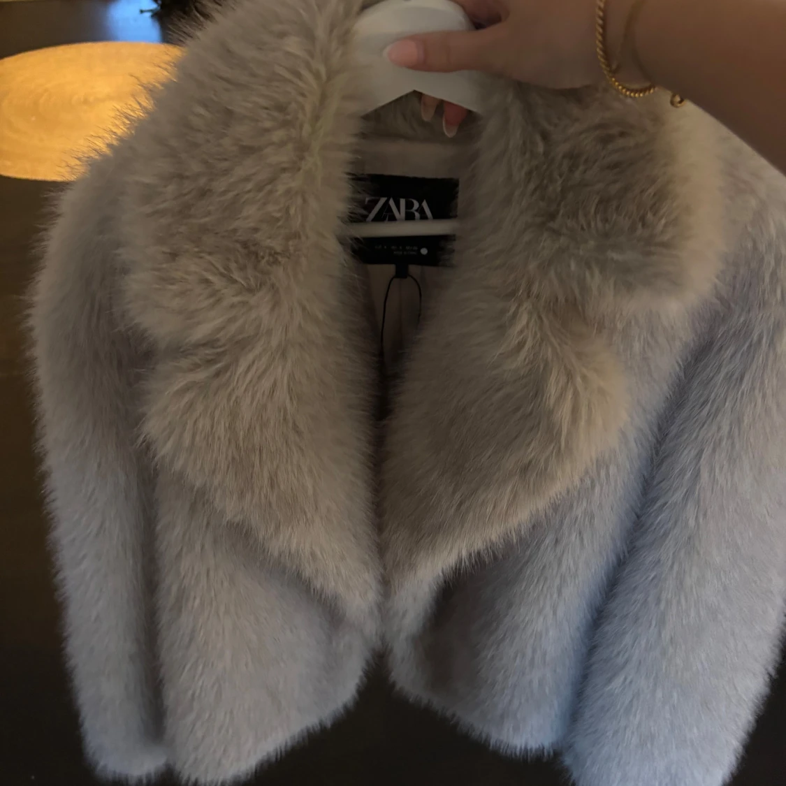 Beige pälsjacka från Zara - 3