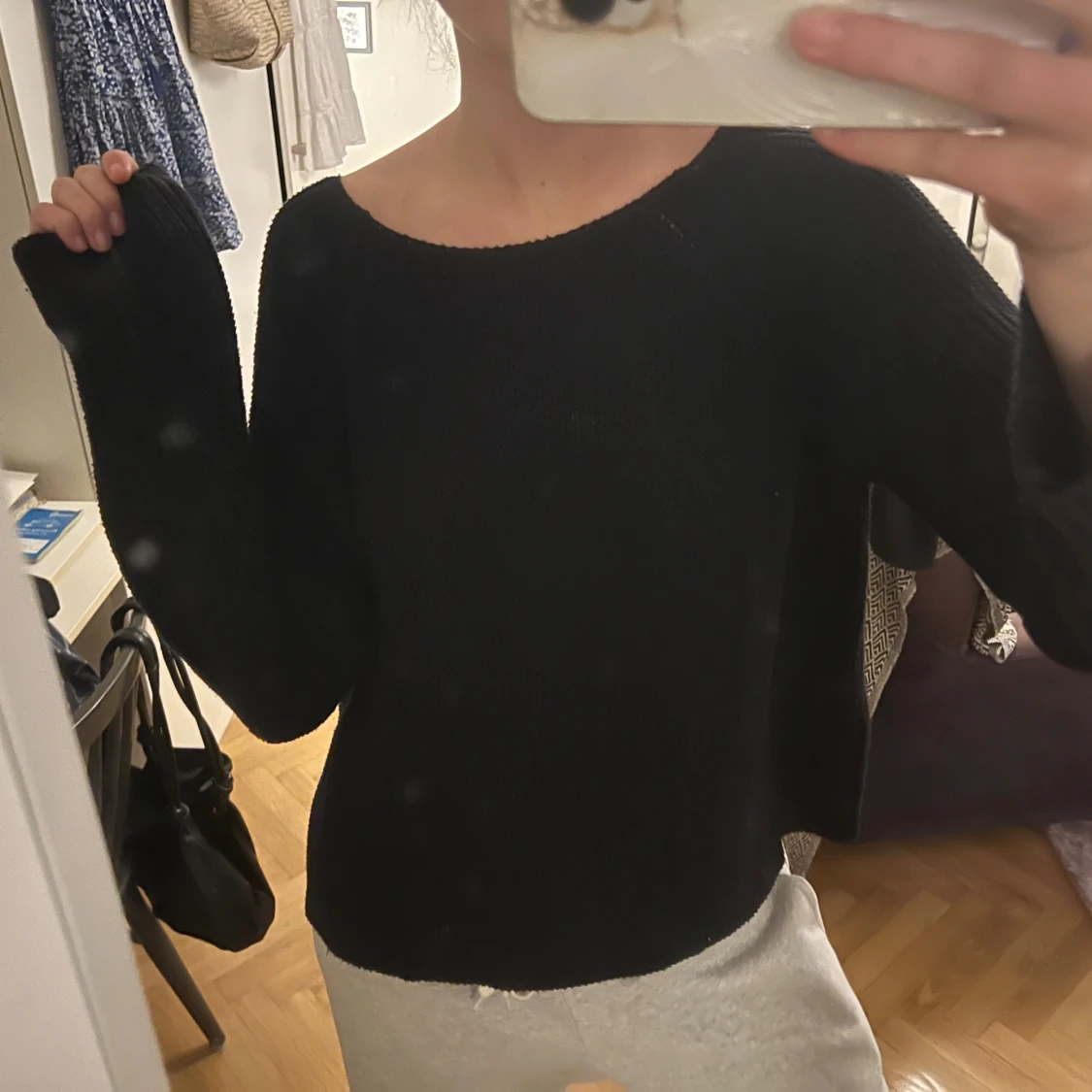 Svart stickad tröja  - 1