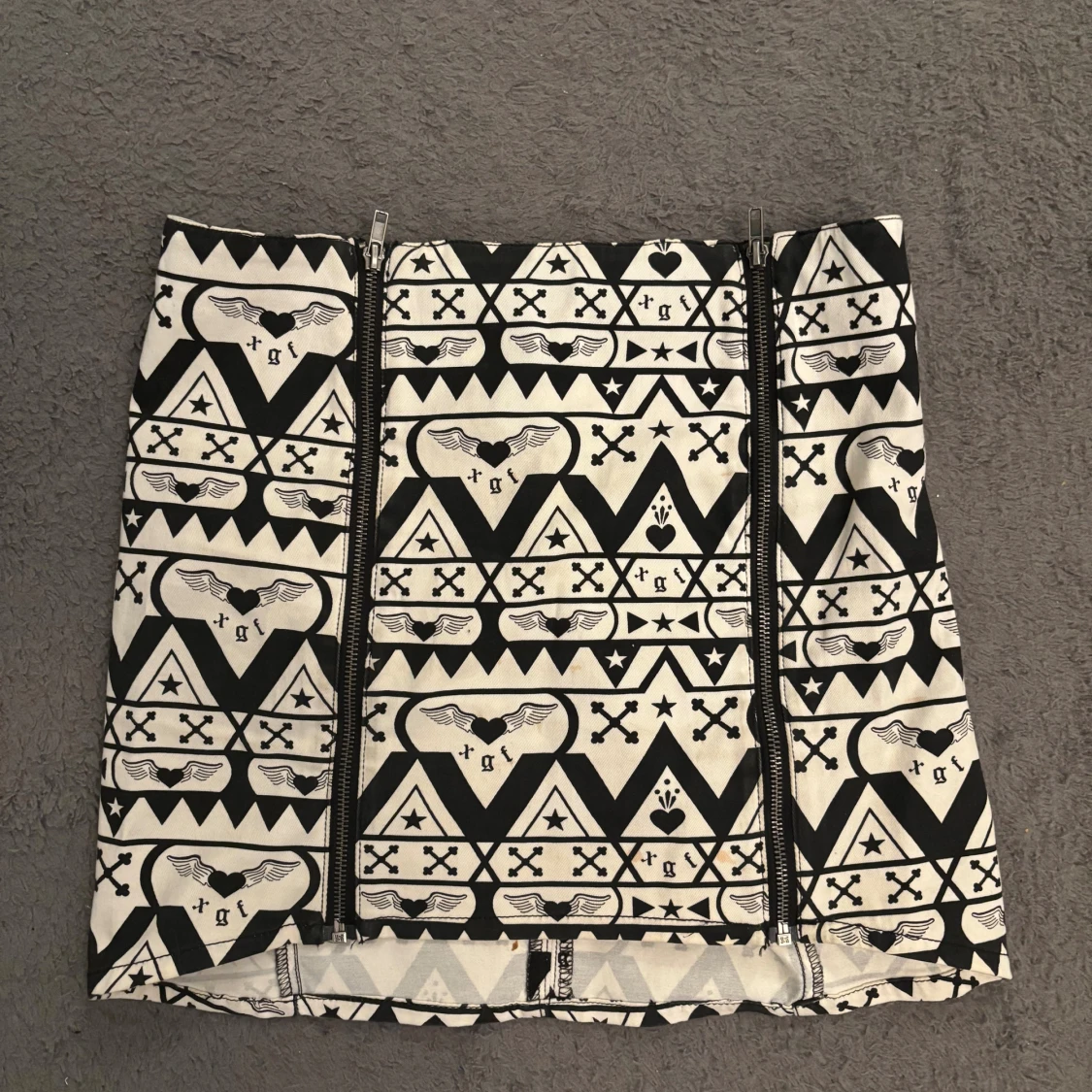 Svartvit mönstrad kjol från H&M Divided