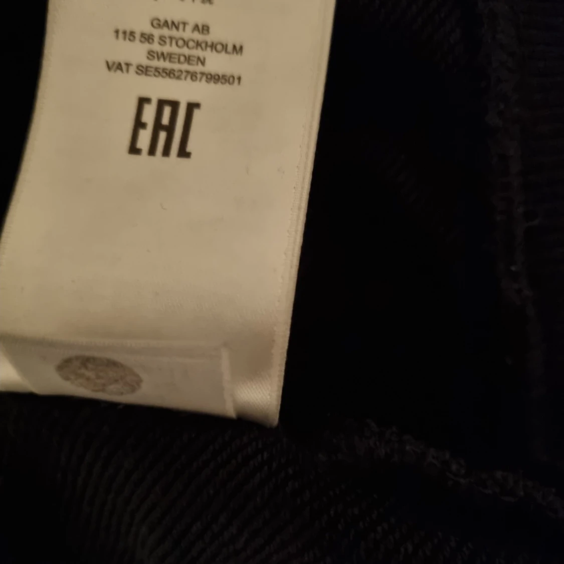 Svart hoodie med dragkedja från GANT - 3