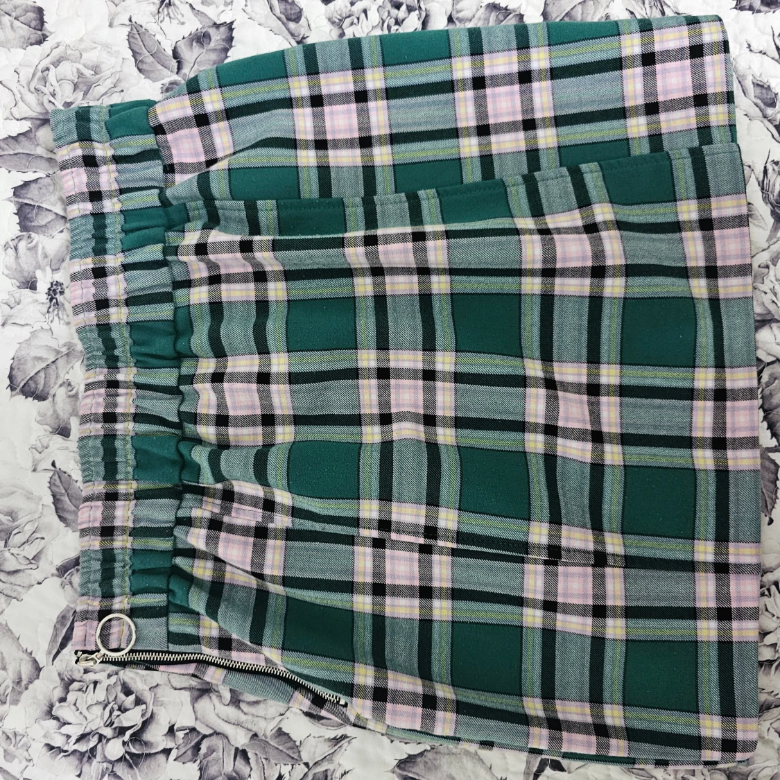 Grönrutig kjol med dragkedja - 1