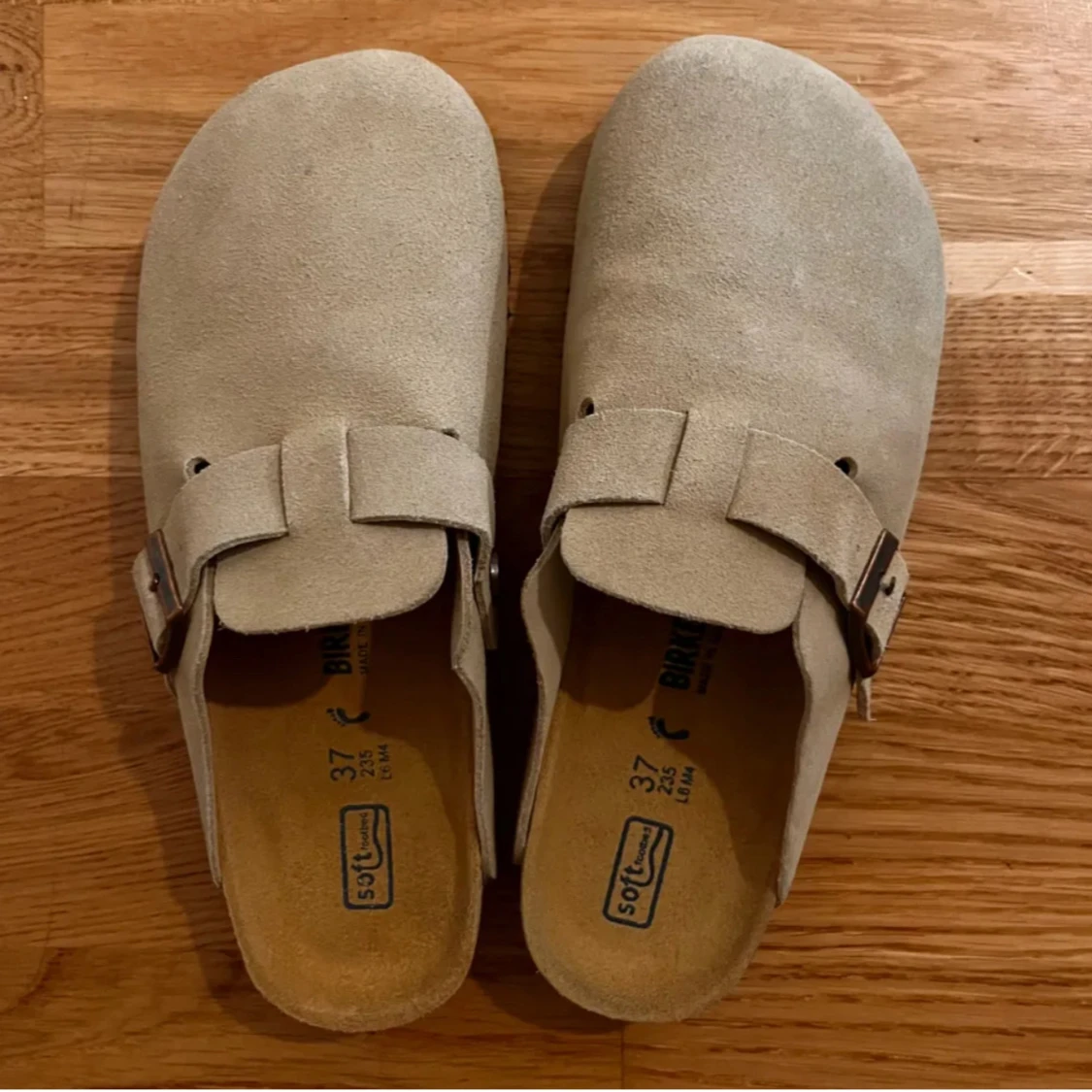 Beige Birkenstock sandaler i mocka