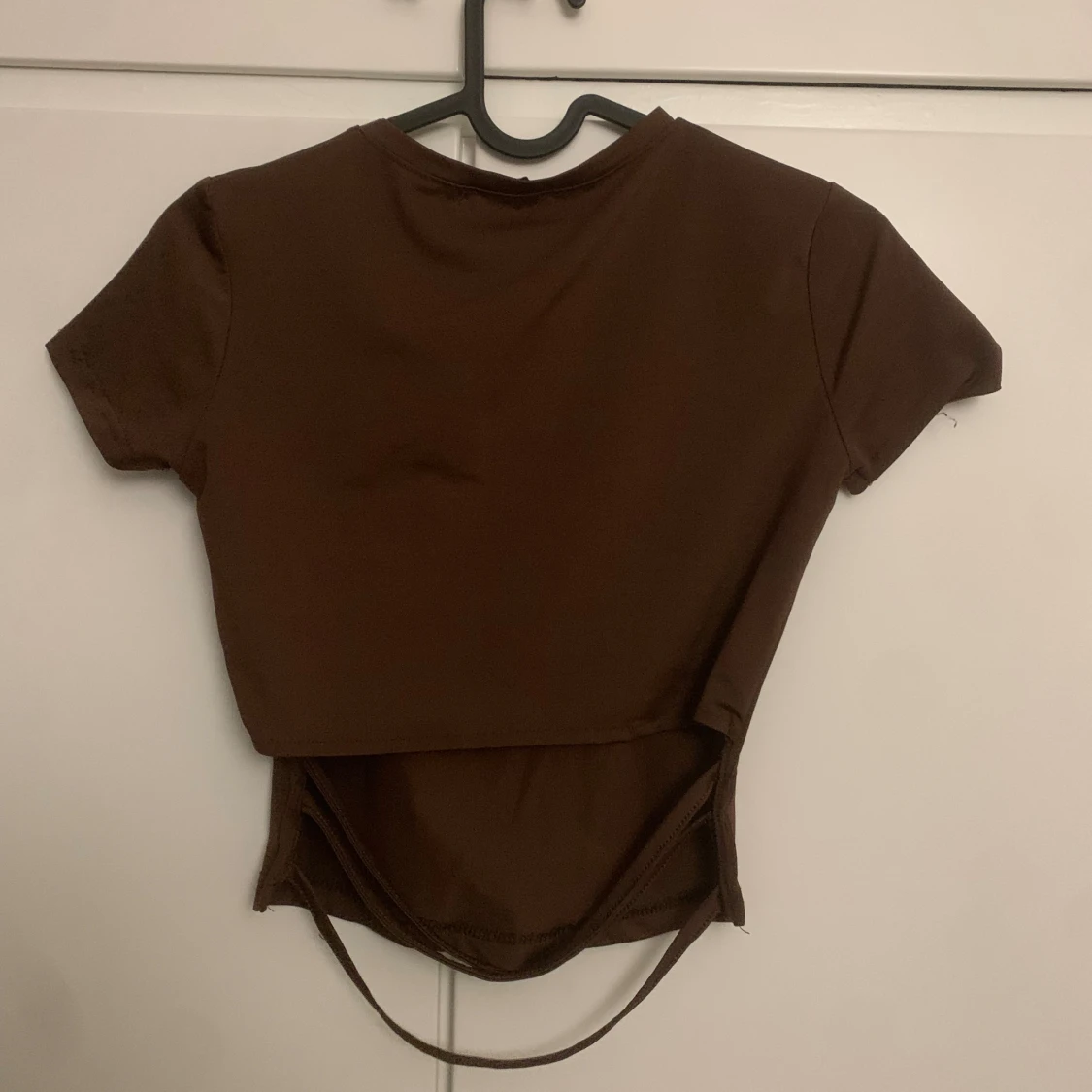 Brun croppad topp från MajorMade