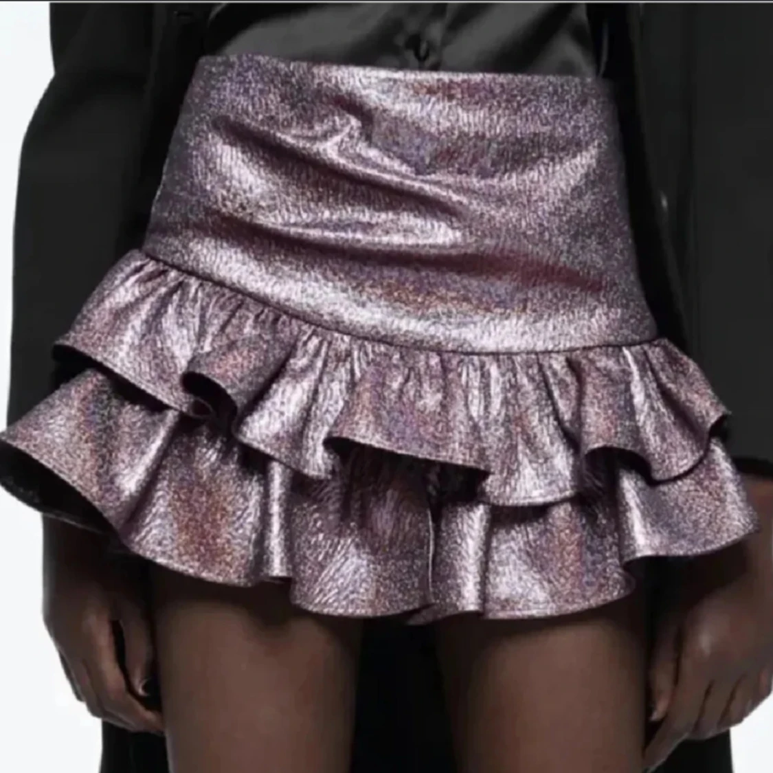 Glittrig volangkjol från Zara