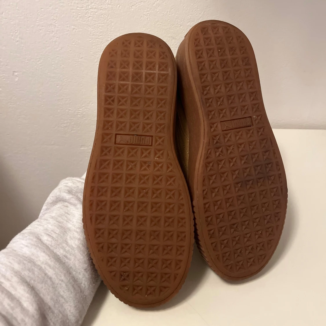 Puma Suede sneakers i beige mocka - 1