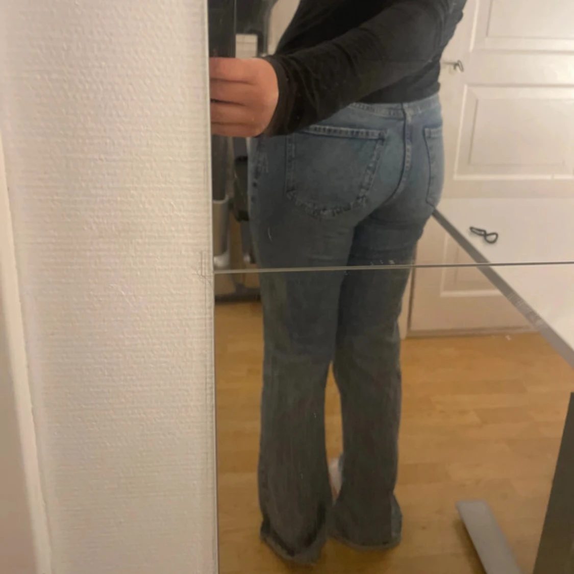 Blå bootcut jeans med slits - 2