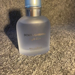 Dolce & Gabbana Light Blue Intense - Dolce & Gabbana light blue intense. Ny. Fräsch doft. Köpte den för 1200kr. 100ml versionen.