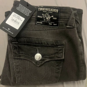 True religion  - Nya med prislapp. Innerbenslängden är 75cm.  Dm för bilder eller frågor💓💓 Priset går o diskutera vid snabb affär!!