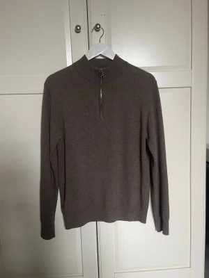 Oscar Jacobson half zip  - Oscar Jacobson half zip (model Peter) | i väldigt bra skick | Storlek S | skriv vid frågor eller funderingar 👀