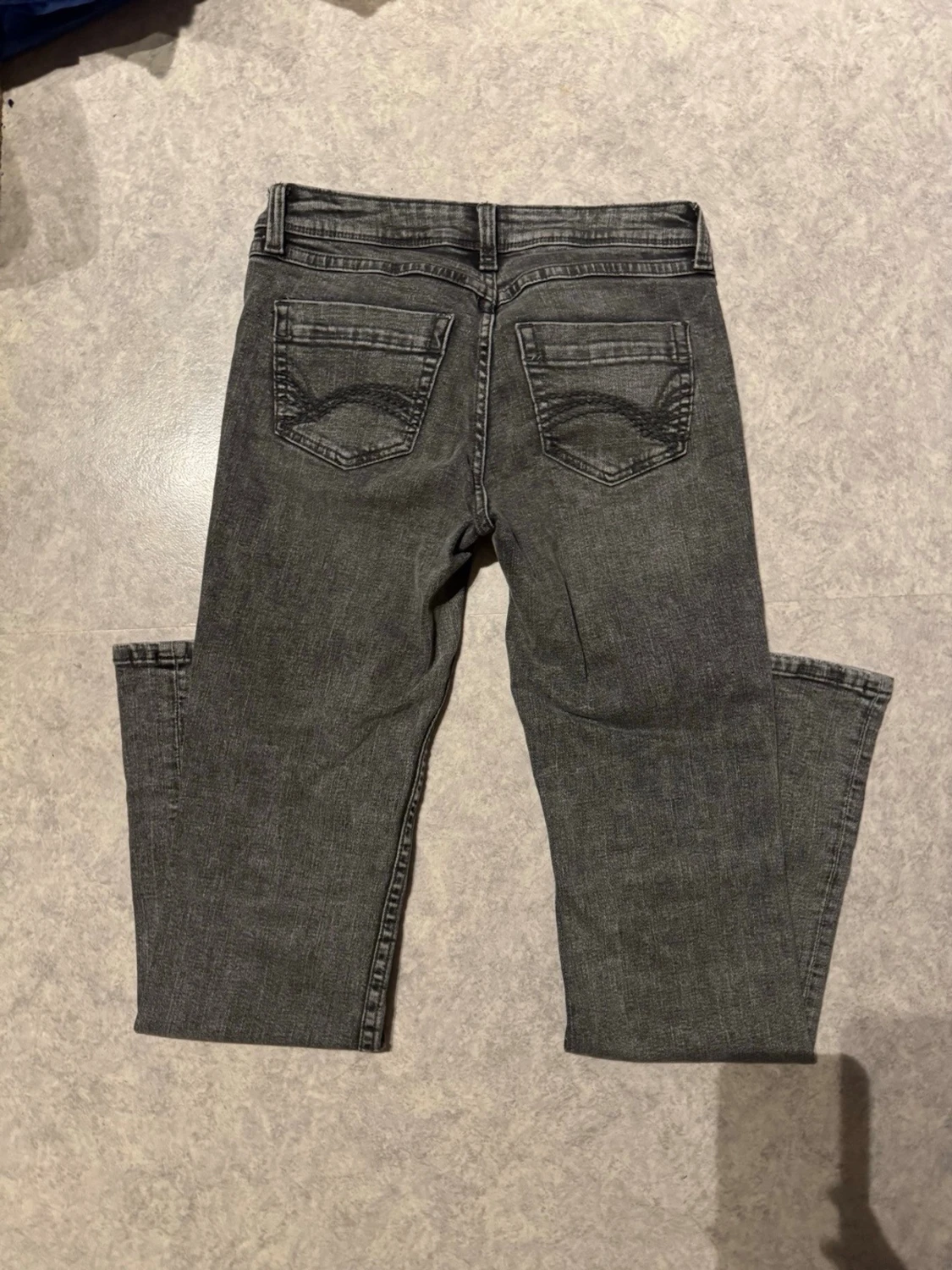 Grå jeans från Divided, storlek 36