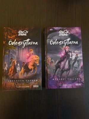 Ödesryttarna 2 & 3 - Två Star Stable böcker av Helena Dahlgren, del 2 & 3.  Ödesryttarna: Legenden Vaknar. ISBN: 9789178032408 Ödesryttarna: Mörkret Faller. ISBN: 9789178032415