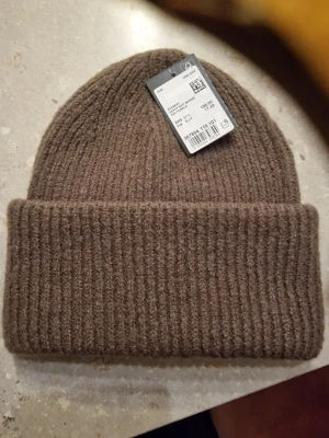 Everest mössa. Oanvänd  - Säljer en brun mössa från Everest. Oanvänd 