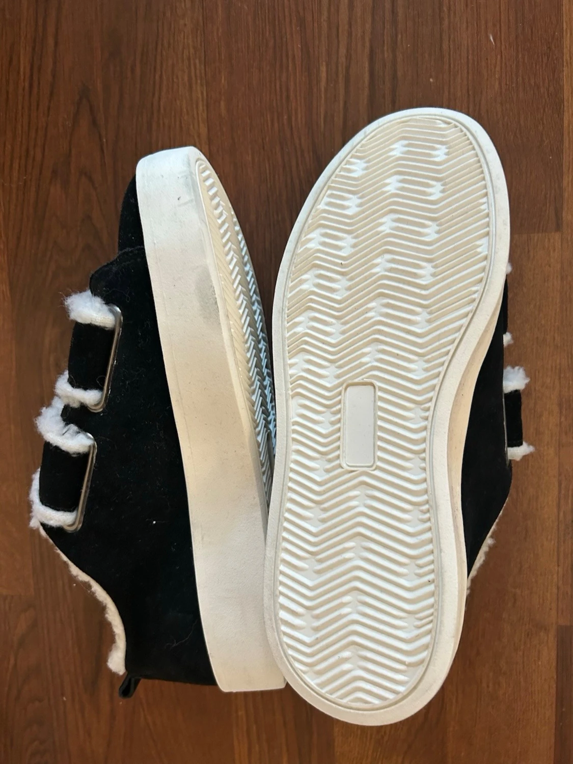 Svarta sneakers med fuskpäls från Duffy Stl 39 - 1