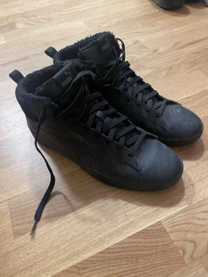 Vinter skor med ull inuti, varma och sköna inför vintern. - Dessa puma vinterskor har jag använt ett par gånger förra vintern, tills nu har dom bara legat i sko kollektionen i skåpet.