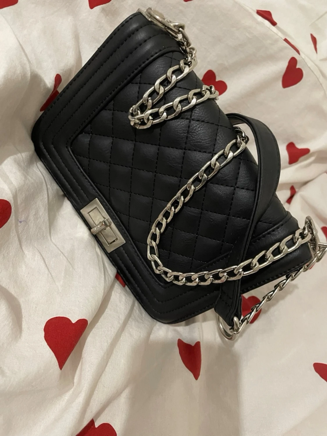 Svart quiltad axelväska med kedja - 1