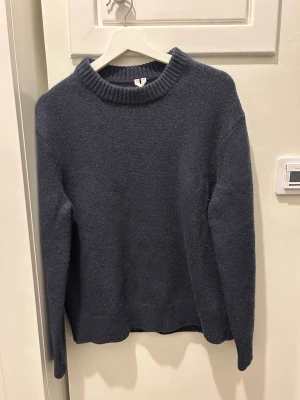 Arket plagg både ulltröjor och en bomullsjacka - Säljer Arket kläder som inte används.