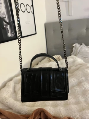 Kedjehandväska  - Väska med kedjor. Skicka för fler bilder🥰🥰