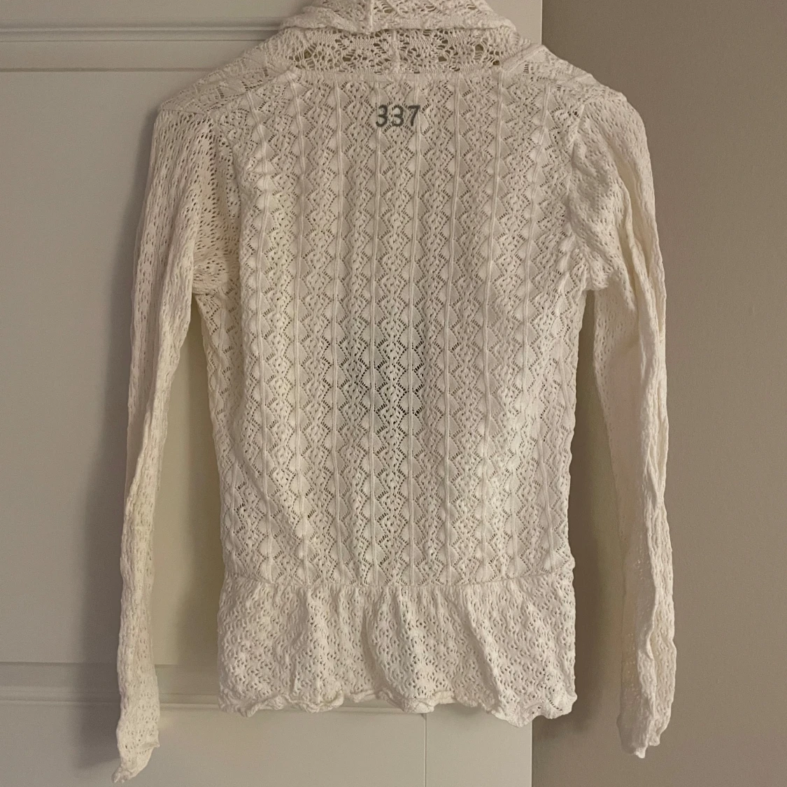 Vit kofta med rosett från Odd Molly - 1