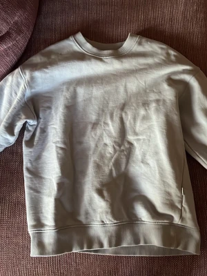 Vailent tröja turkos - Fick denna av min kompis men har inte använt den sen förra året och tänker sälja den. Skriv om ni vill köpa.