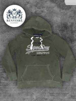 superdry hoodie - Riktigt fet och bra skick, eftertraktad superdry tröja som nu tyvärr blivit för liten, storlek xs fast en mindre xs som passar någon runt 165-170!