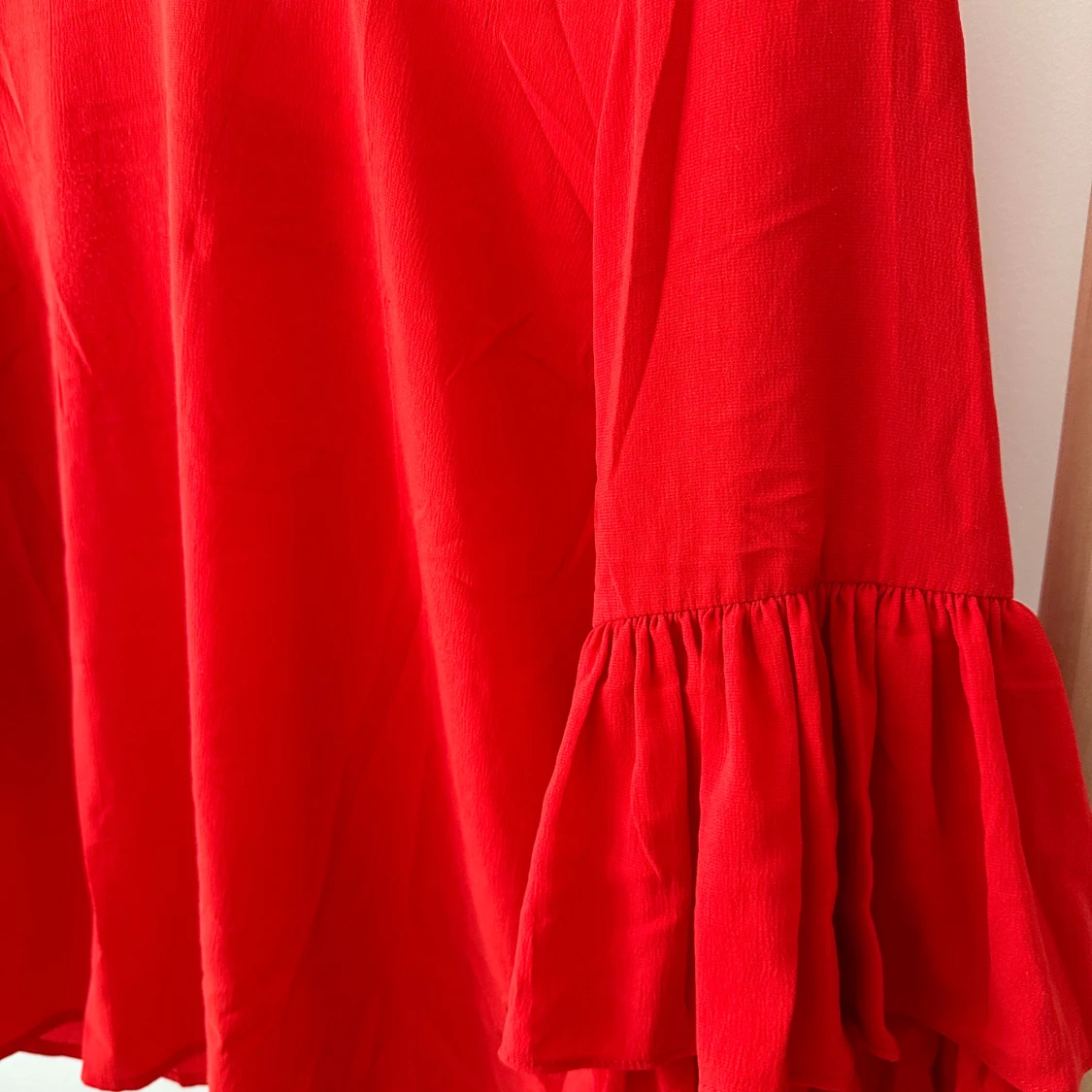 Röd volangblus från Vero Moda - 2