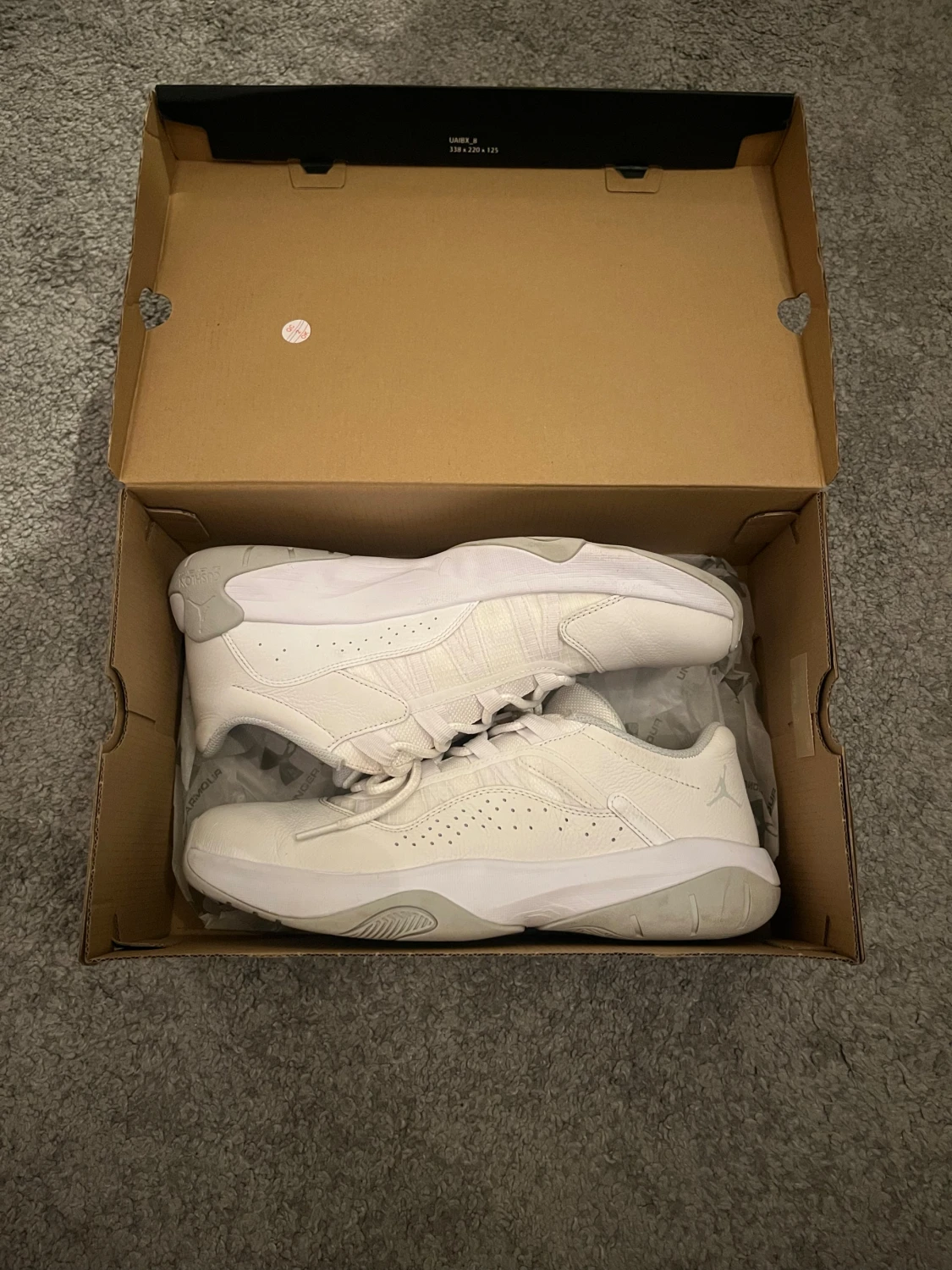 Vita Jordan sneakers med snörning - 2