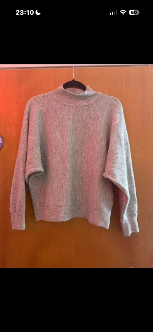 grå stickad tröja - fint skick