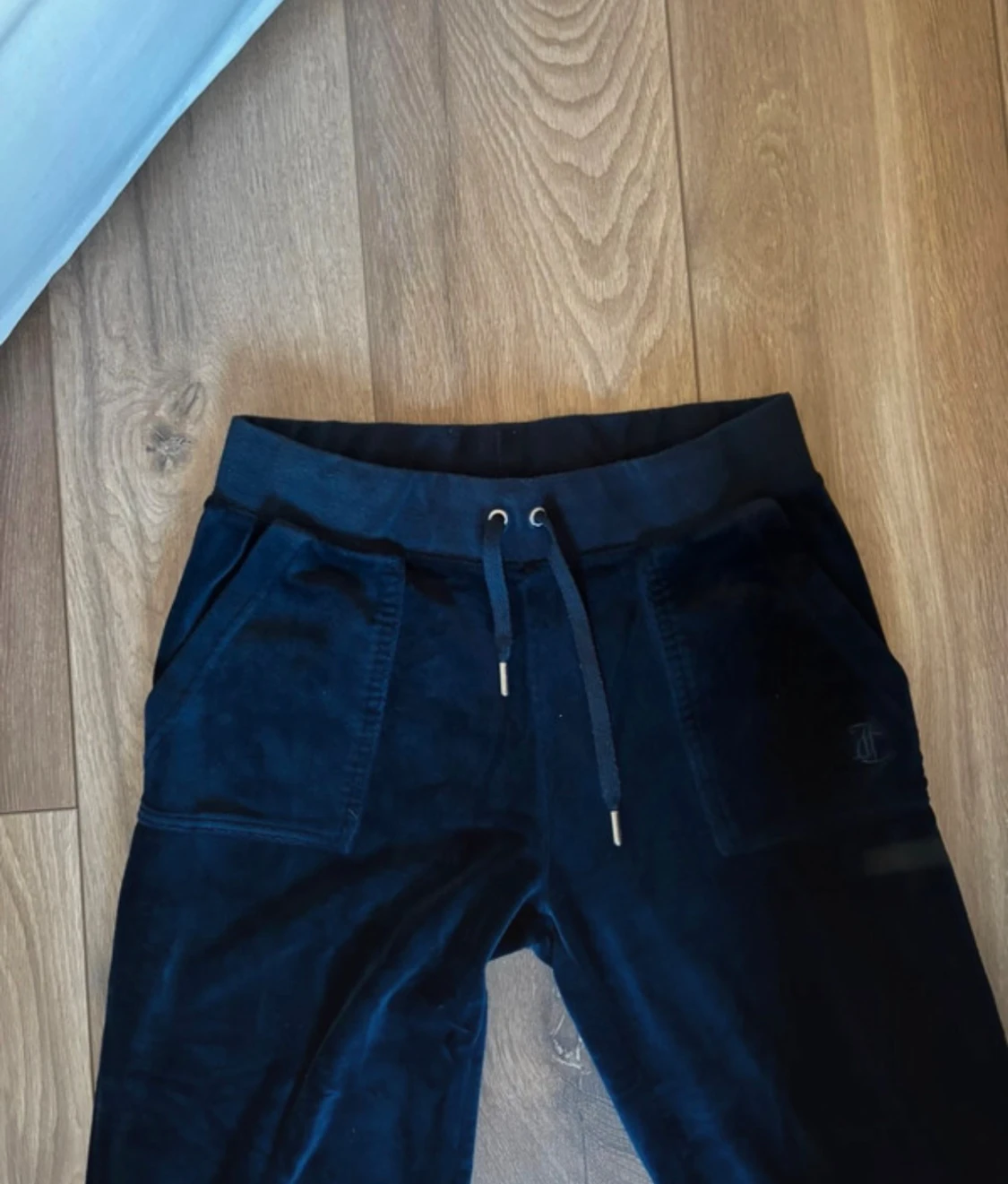 mörkblåa juicy byxor  - 1