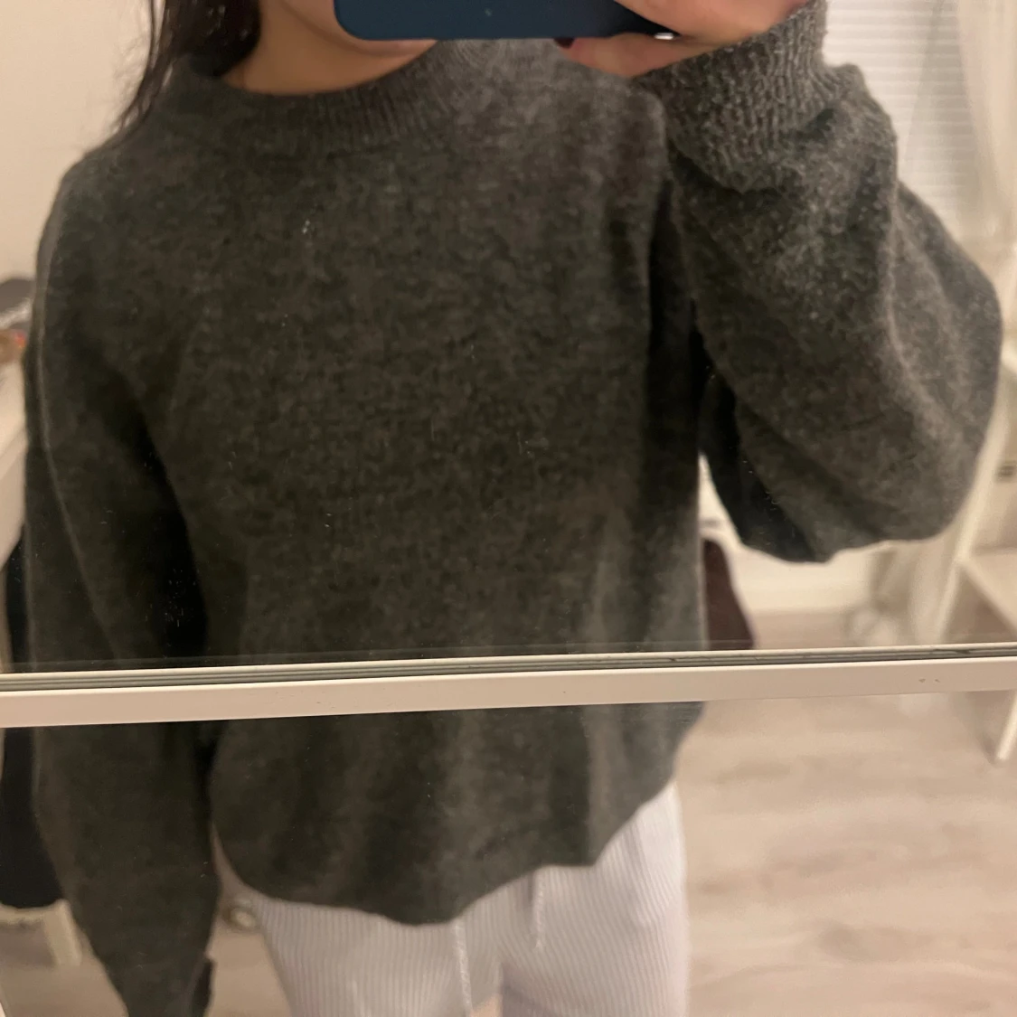 Mörkgrå stickad tröja från H&M - 2