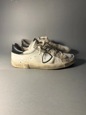 Philippe modell skor  - Skick 6/10 lite skador på sulan annars fräscha! 